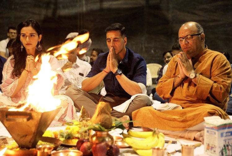 Manushi Chhillar and Akshay Kumar Prithviraj film muhurat puja